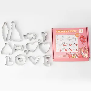 12-teiliges Ausstechformen-Set aus Edelstahl zum Valentinstag mit Herz- und Liebesmotiven.