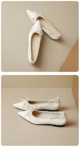 Vista ravvicinata dettagliata di eleganti ballerine bianche a punta con fiocchi delicati