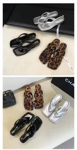 Elegante Zehentrenner-Sandalen mit eckiger Zehenkappe in Silber, Schwarz und Leo-Optik