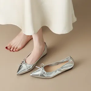 Eleganti ballerine a punta argento con fiocco delicato per donna in stile francese