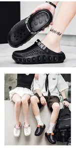 Detailweergave van trendy clogs voor koppels met dikke zool en ademende gaten.