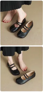 Chaussures plates Mary Jane Tabi noires à doubles brides vues de dessus élégantes.