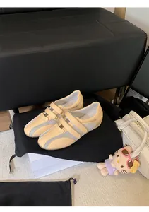 Dettaglio scarpe da ginnastica balletto beige traspiranti con cinturini in velcro