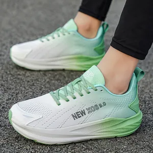 Scarpe da corsa leggere in rete traspirante con sfumatura verde per uomo e donna