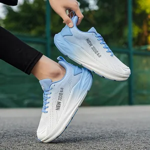 Scarpe da corsa leggere in mesh traspirante con sfumatura azzurra e bianca