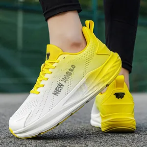 Scarpe da corsa in mesh traspirante con gradiente giallo e bianco per sport e allenamento