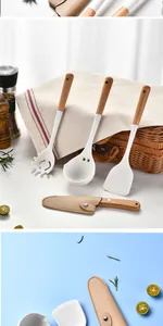 Vista detallada del mini juego de utensilios de cocina de silicona con mangos madera