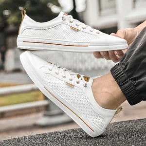 Baskets décontractées blanches pour hommes en cuir avec micro-perforations et détails marrons