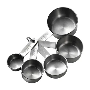 5-teiliges Messbecher-Set aus Edelstahl mit gravierten Skalen für präzise Backergebnisse