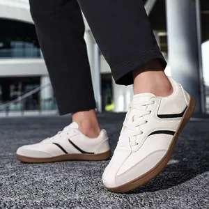 Sneaker GAT classiche in pelle bianca da uomo con suola in gomma marrone per il tempo libero