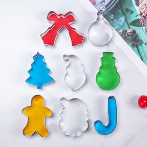 Lot de 8 emporte-pièces de Noël en acier inoxydable avec sapin et bonhomme de neige