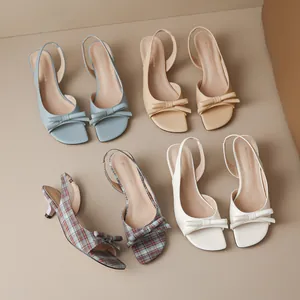 Κομψά γαλλικά πέδιλα slingback με φιόγκο σε διάφορα χρώματα και καλοκαιρινά τακούνια στιλέτο.