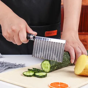 Coupe-légumes ondulé en acier inoxydable pour trancher les pommes de terre avec style