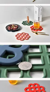 Nahaufnahme der hitzebeständigen Silikon-Tischmatte im chinesischen Knoten-Design