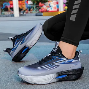 Lightweight men's running shoes with carbon fiber plate and stylish gradient design