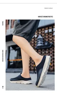 Mocassins décontractés bleus pour hommes avec semelle blanche légère pour marche.