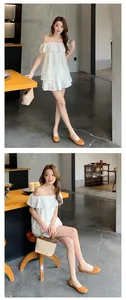 Elegante hellbraune Leder-Ballerinas mit Schleife, getragen von einem asiatischen Model