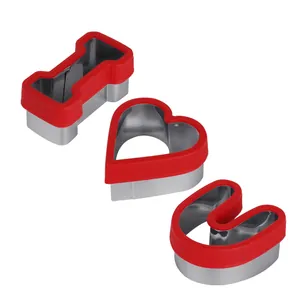 Set di tagliapasta "I Love U" in acciaio inossidabile con impugnature di sicurezza rosse.