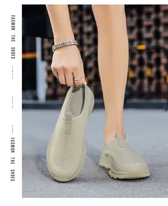 Mocassins légers pour hommes avec design en maille respirante, style urbain décontracté.