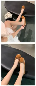Elegante braune Leder-Ballerinas mit zierlicher Schleife und runder Zehenpartie.
