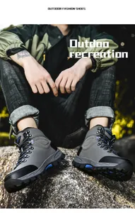 Professionele close-up van grijze lederen wandelschoenen op een rots in de buitenlucht