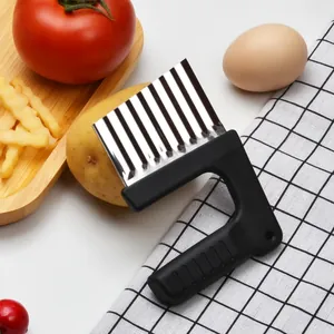 Coupe-frites ondulé en acier inoxydable pour pommes de terre et légumes dans la cuisine