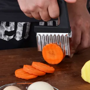 Coupe-frites ondulé en acier inoxydable idéal pour découper légumes et chips maison