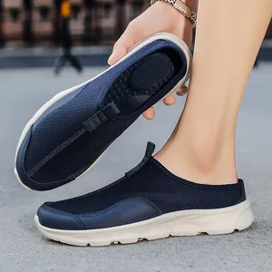 Mocassins pour hommes en maille respirante bleu marine avec semelle légère.