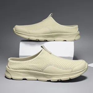 Mocassins à enfiler pour hommes en beige perforé léger avec un design mule décontracté d'été