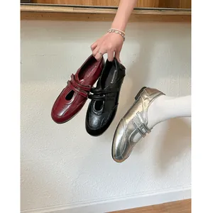 Französische Mary-Jane-Flats mit Klettverschluss in Burgunderrot Schwarz und Silber