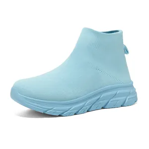 Sneaker a calzino alta azzurro cielo leggere con tomaia in maglia traspirante