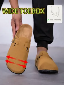 Détail de sabots en liège classiques avec un design confortable à bout large pour les pieds