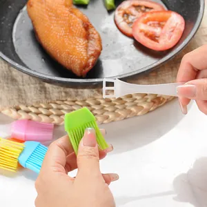 Detachable food-grade silicone basting brush with translucent handle for BBQ and baking