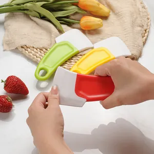 Spatola in silicone flessibile multicolore per la pulizia profonda della cucina
