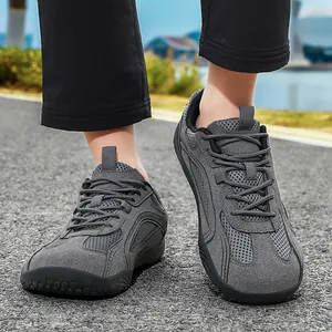 Sneaker casual grigie da uomo con mesh traspirante e punta larga per il massimo comfort quotidiano