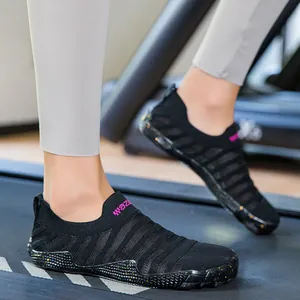 Leichte schwarze atmungsaktive Mesh-Yogaschuhe für Fitnessstudio und Outdoor-Strand
