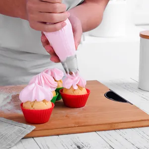 Professional disposable 12-inch PE piping bag frosting cupcakes with pink cream filling