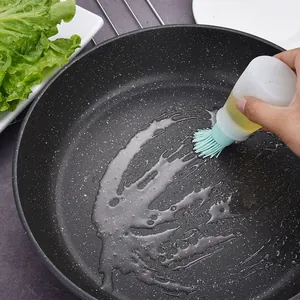 Food-grade silicone oil bottle brush for healthy cooking and BBQ basting in black pan