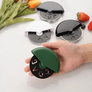 Roestvrij Stalen Ronde Pizzasnijder Wiel Met Hol Love Ontwerp Handmatige Roller Slicer Voor Pizza Pannenkoek Keuken Gadget