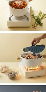 Multifunktionaler Silikondeckel als Abtropfhilfe und Spritzschutz beim Kochen