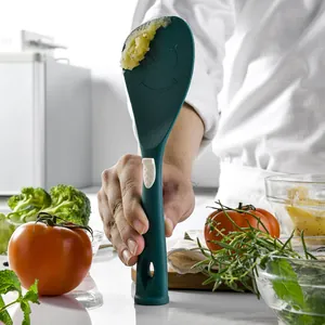 Espátula de cocina de silicona verde oscuro resistente al calor con diseño de sonrisa