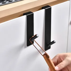 Minimalistische schwarze Edelstahlhaken zum Aufhängen von Handtüchern in Bad oder Küche