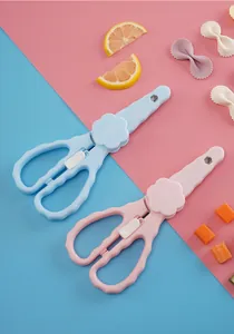 Juego de dos tijeras de comida para bebés rosa y azul con fundas de seguridad flor.
