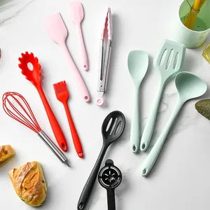 Set completo da 10 pezzi di utensili da cucina in silicone resistenti al calore pastello