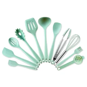 Set completo di 10 utensili da cucina in silicone verde menta con spatole, frusta e pinze
