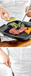 Siliconen olieborstel met rvs handvat op een biefstuk in een grillpan, detail keuken hulp.
