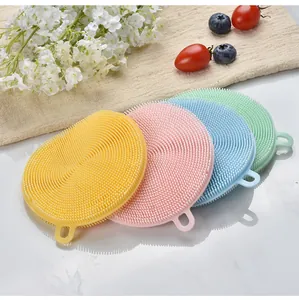 Cepillos de silicona TPE para platos en varios colores con cerdas suaves y gancho.