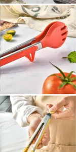 Detalle de las pinzas de cocina de silicona con mecanismo de bloqueo y base