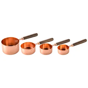 Ensemble élégant de 4 tasses à mesurer en cuivre avec manches en bois foncé de qualité