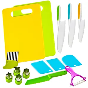 Juego de 15 cuchillos de plástico y tablas de cortar seguros para la cocina infantil